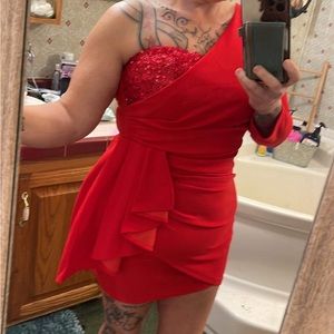 Dress ordered but never worn just tried on i usually wear between a 6-8